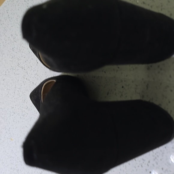 Shoes - Picture 3 of 4